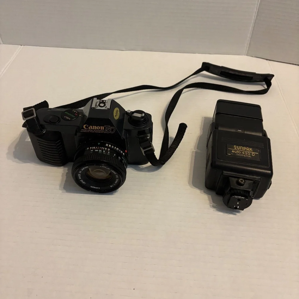 Canon T50 Camera with Sunpak Flash - Picture 1 of 2